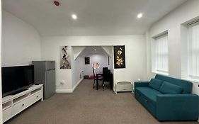 Stunning Birmingham City Center Apartment - Sleeps 4 - Free Parking, Netflix, Prime, Disney